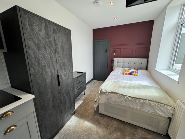 Stunning Room with Kitchenette in Stoke Main Photo