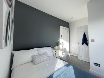 🏠 Refurbished Premium Double En-suite with Fridge Main Photo