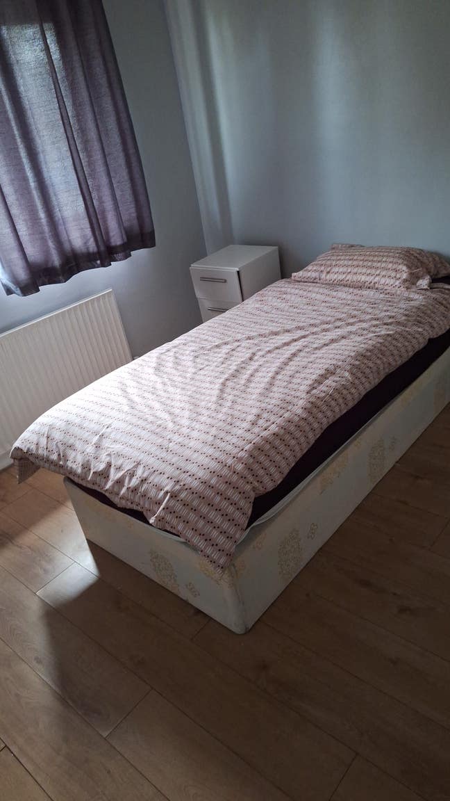 Bright Double Room in Northolt Main Photo