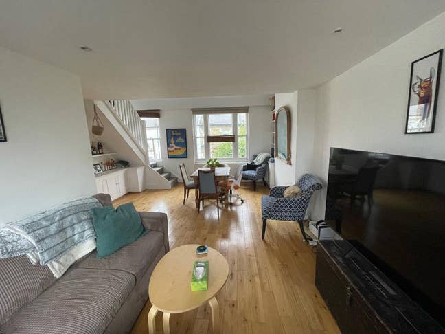 Big, Bright 2-bed unfurnished apartment Main Photo