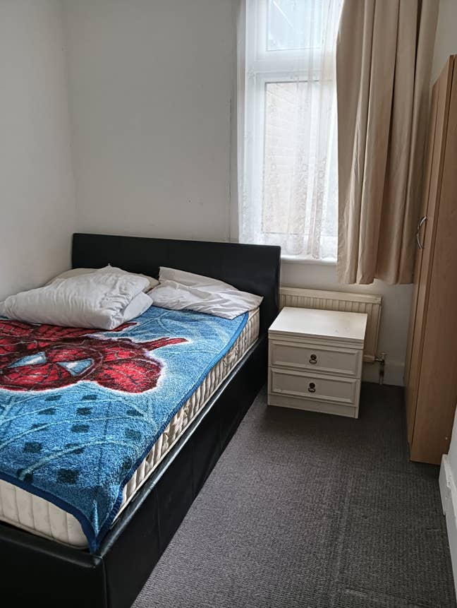 Double bed room available Main Photo