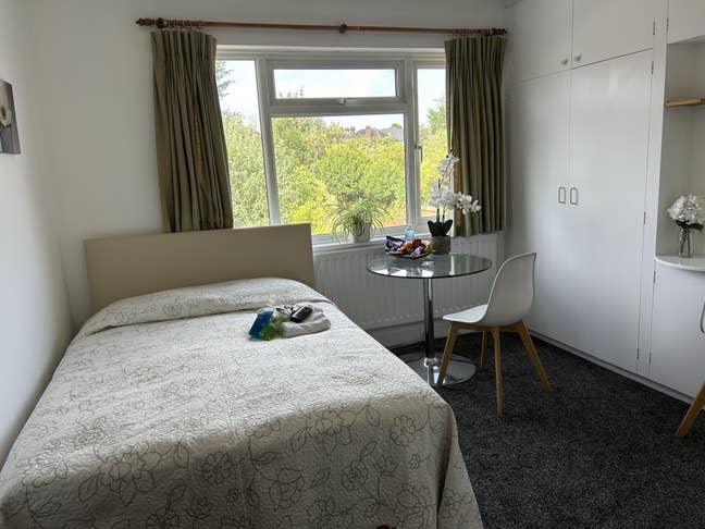 Beautiful room in Harrow - available October 🏡 Main Photo