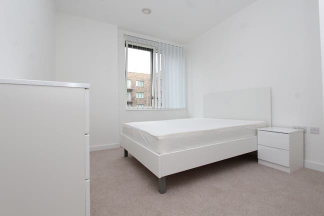 Last large modern rooms in Docklands E16 - October Main Photo