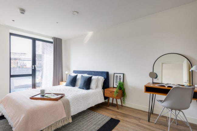 Modern New Flat near Brick Lane for Short-term Main Photo