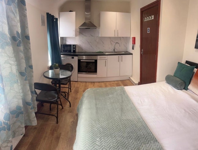 🛏️ Studio Flat to let in- Neasden  Main Photo