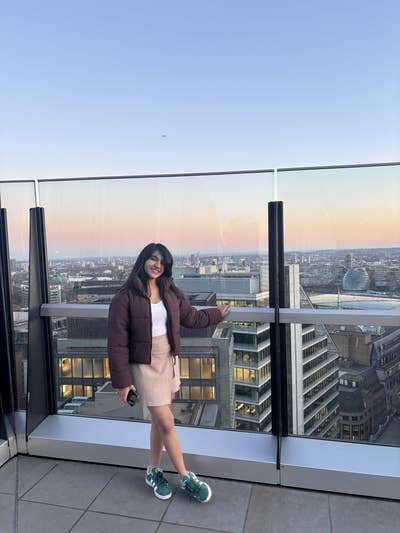 I am a professional female aged 22. I am look... Main Photo