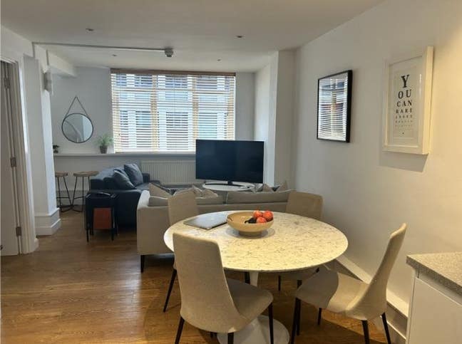 Modern Central London Flat Main Photo