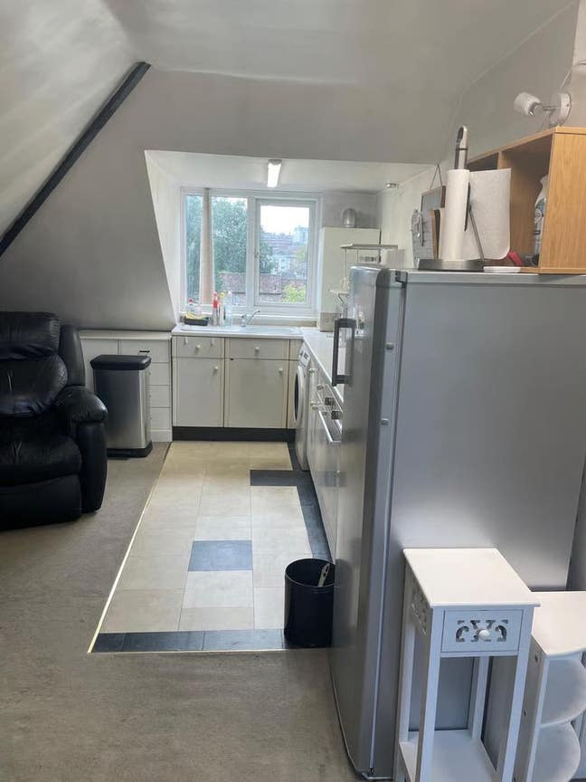 Spacious studio flat to rent in Sutton, SM1 Main Photo