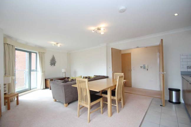 Modern 2 Bedroom Apartment Main Photo