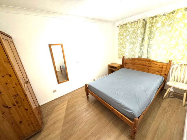 Great rooms in town centre! Bills Included. Main Photo