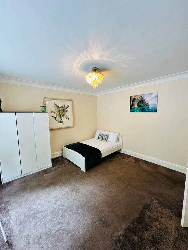 Spacious Double Room in a Distinguished Property Main Photo