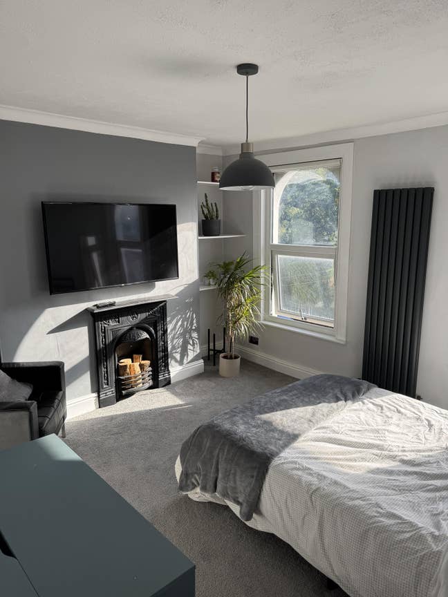 Bright Double Room close to Charlton station! :) Main Photo