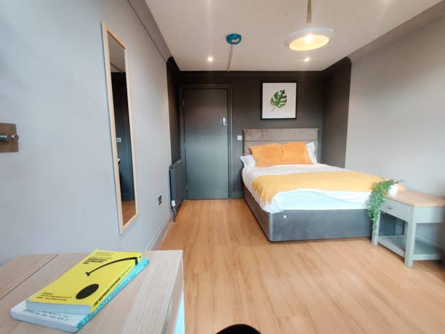 Modern Double Pvt Lounge Wem Cent Single Occ Main Photo