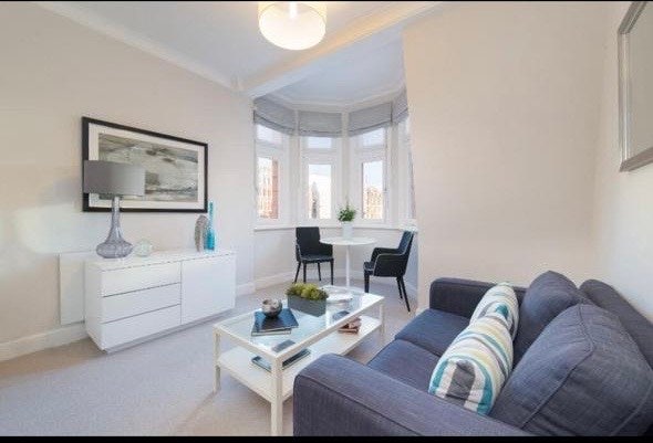 Luxury Mayfair with Stunning Mount Street Views Main Photo