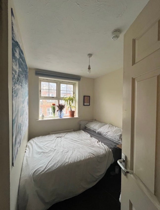Clapham North Room Available Main Photo
