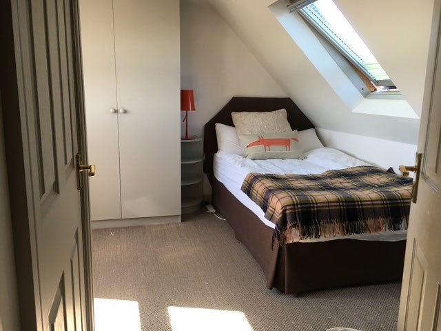 Self Contained Space in Large Family Home Main Photo