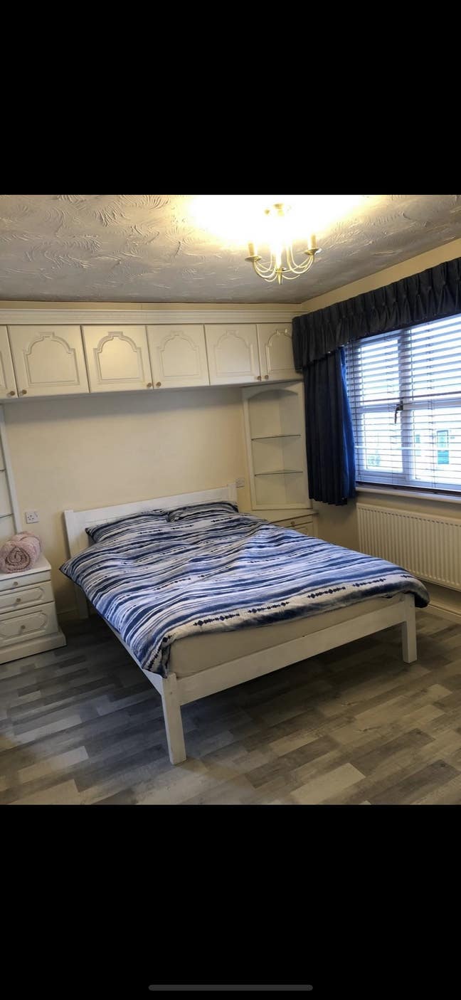Furnished double en suite room for rent Main Photo