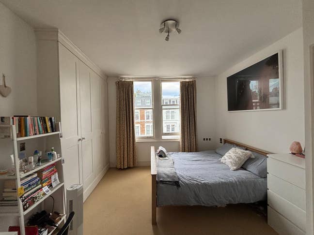 Double bedroom available in West London Main Photo
