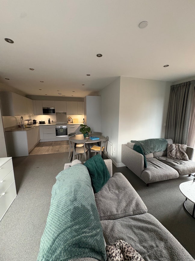 1 room with own bathroom, in modern 2 bed flat Main Photo
