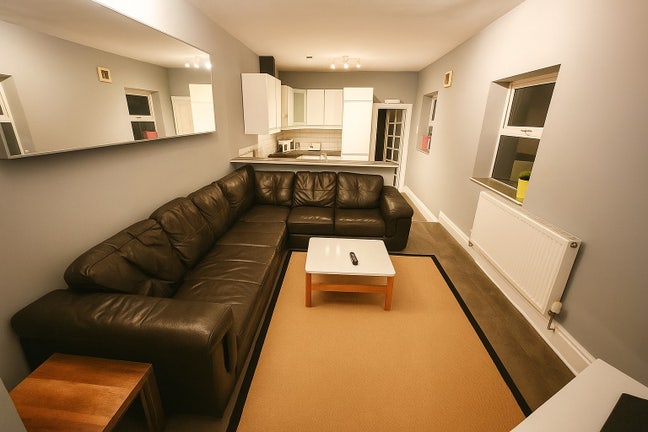 Double Room In Refurbished House | Great Area | ✨ Main Photo