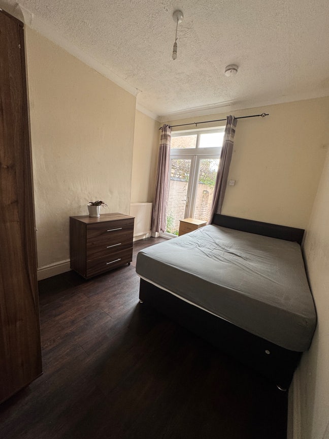Room for Rent  Main Photo