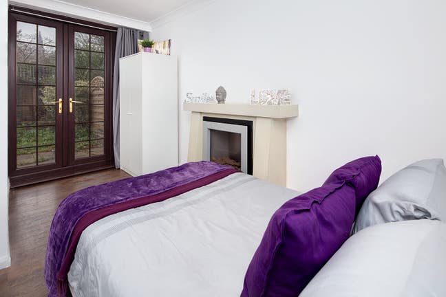 Modern Double Room in an Exclusive Property Main Photo