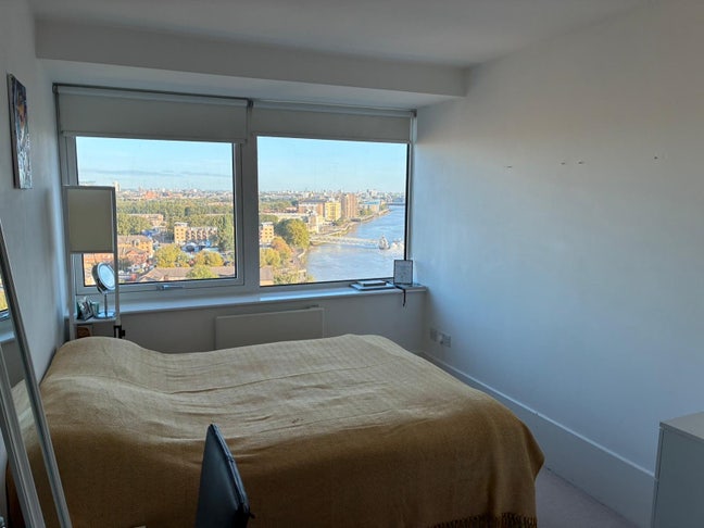 Bedroom in a two bed flat Main Photo