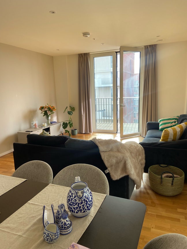 🌺 Ensuite Large room in modern East Village  Main Photo