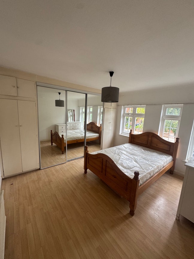 Furnished Double Room – Mill Hill East Main Photo