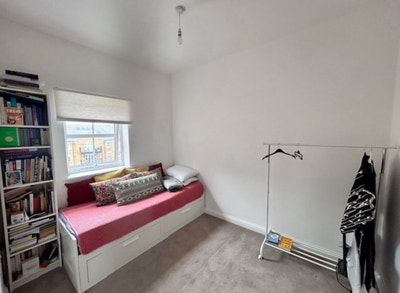  Bright Room Main Photo