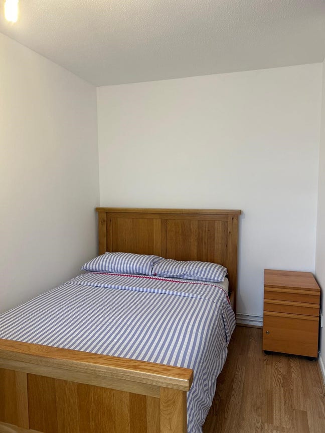 Double room in a 4 bed room house Main Photo