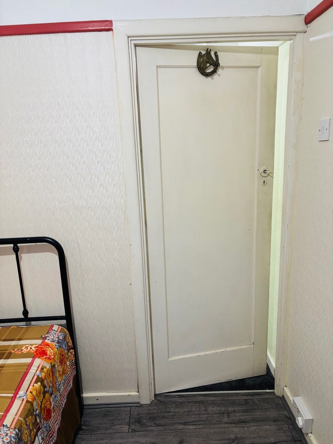 Single room to rent . 6 mins walk from Fairlop  Main Photo