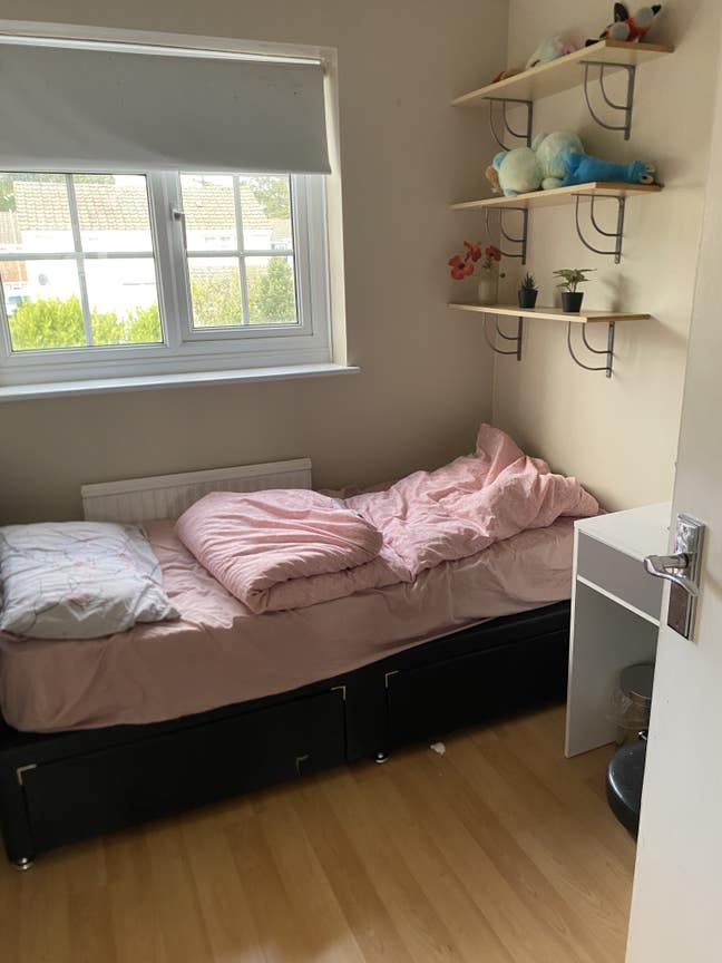 Spare room for rent  Main Photo