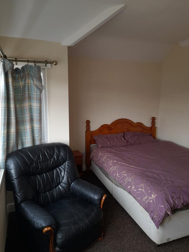 1 Bed Semi-Detached House, Sundon Park Main Photo