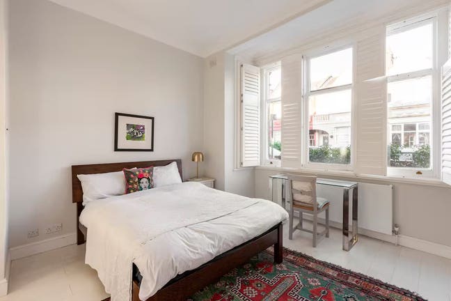 Lovely spacious room available for 2-4 months Main Photo
