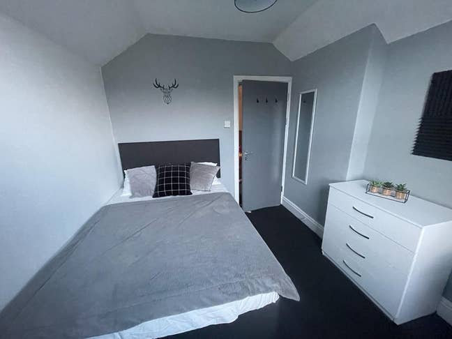 Cosy room / Low Deposit Main Photo