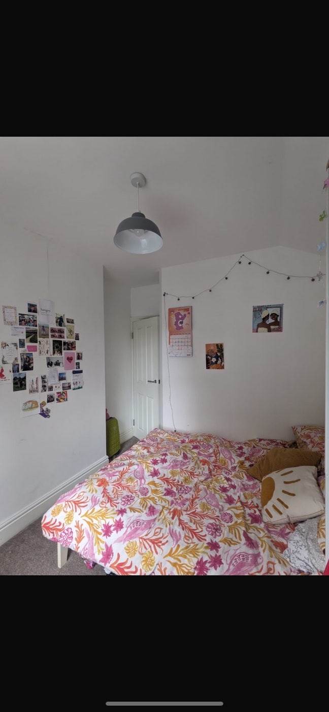 1 room available in house share Main Photo