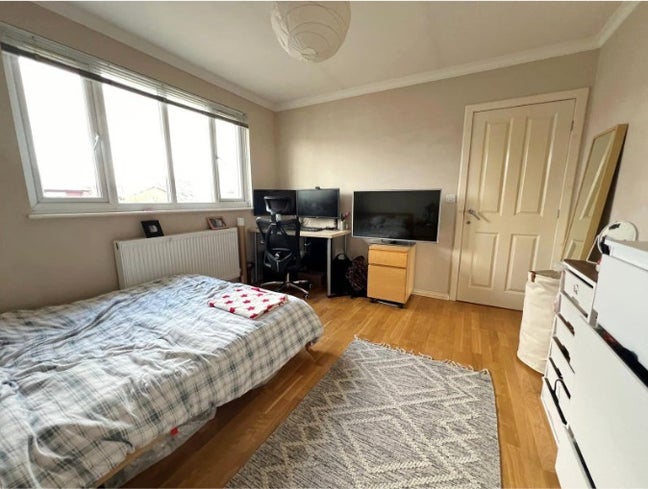 Room in Brent Cross! All bills included. Main Photo