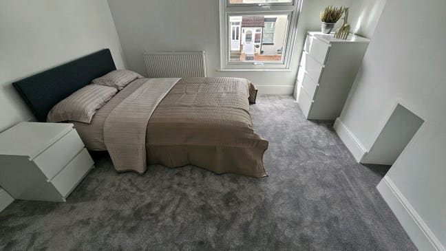 🏡 Freshly Refurbished Double Room–Bills Included  Main Photo