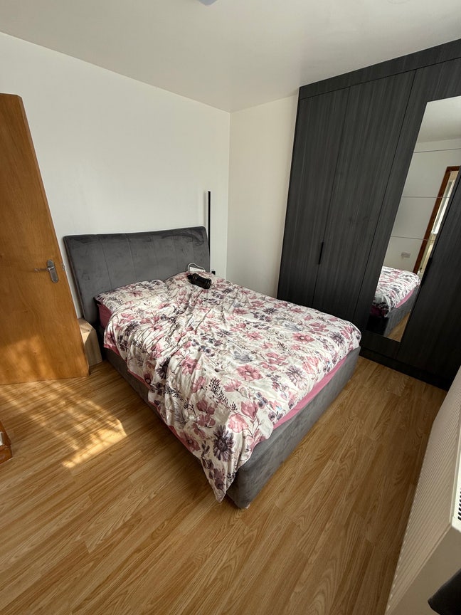 Double room with en suite available  Main Photo