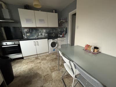 Large room ensuite,city center , bills included  Main Photo