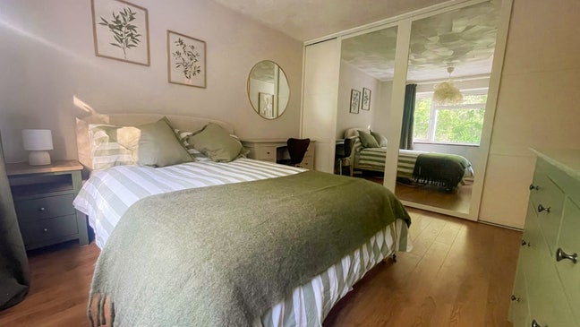 Peaceful Double Room with Tree Views. Rare find! Main Photo