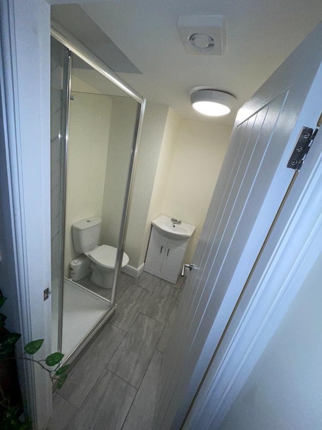 Double Room in Shared Home - bills included  Main Photo