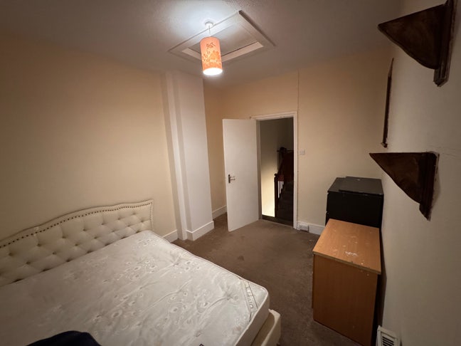Double  Room for Working Professional Main Photo
