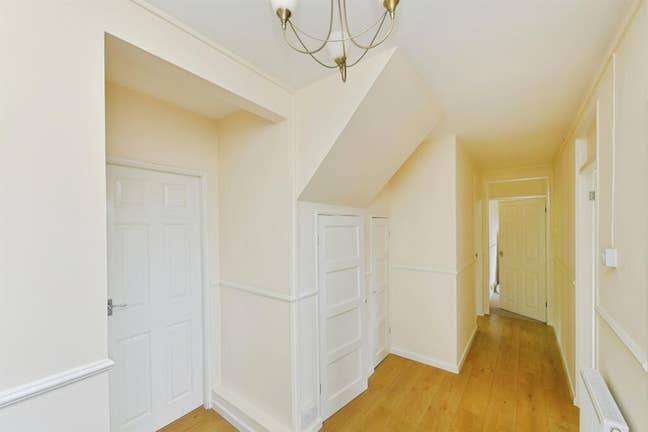 Double Room in 2-Bed Ground Floor Flat Main Photo