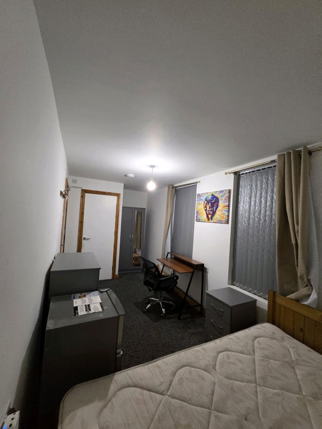 Ensuite Double Room in Friendly Professional House Main Photo