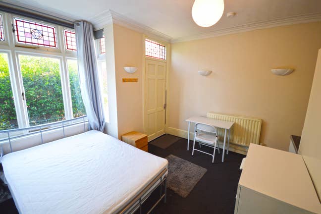 Double En-Suite Bedroom  *Includes All Bills* Main Photo