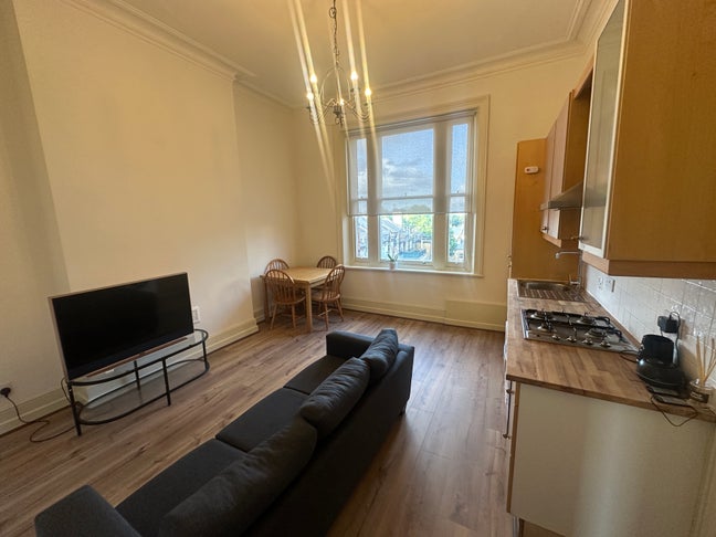 A double bedroom, furnished  Main Photo