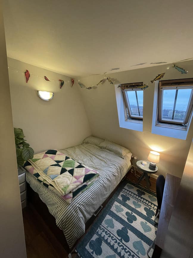 Spare room in flat share available   Main Photo