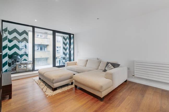 Modern 3 bedroom 2 bathroom flat near Old St Main Photo